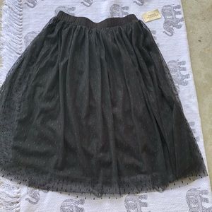 ✨NWT✨Forever 21 black lace and embroidered skirt